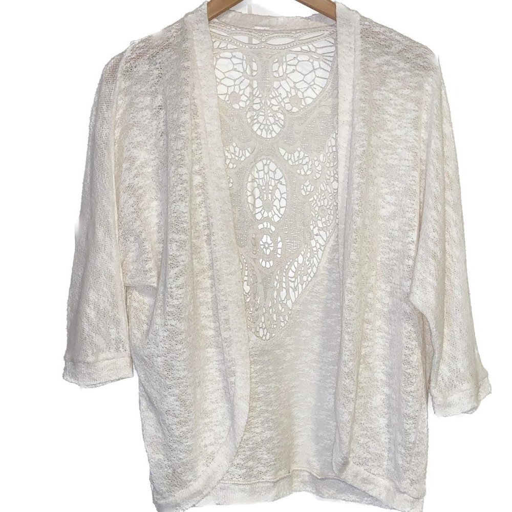 Knit shrug lightweight sweater with batwing sleeve and Battenberg back inset M